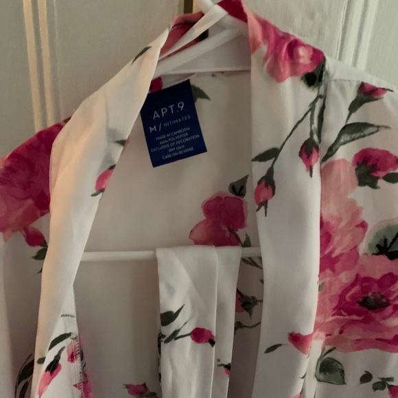 Patterned Robe - Picture 2 of 5